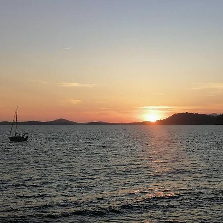 T 2 A 5 Mn A Pied De La Mer Sanary-sur-Mer Esterno foto